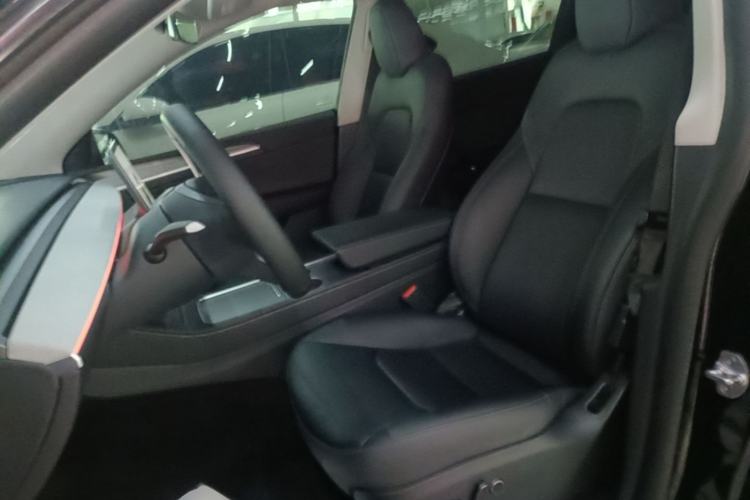 Used Tesla Model Y 2023 Rear-Wheel-Drive Version Left Front Seat