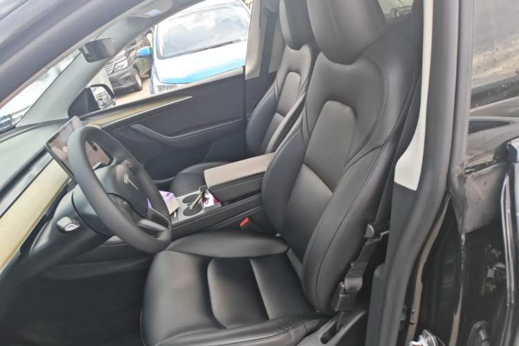 Used Tesla Model Y 2023 Long-Range All-Wheel-Drive Version Left Front Seat