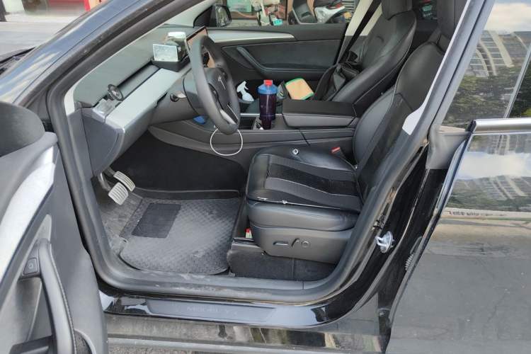 Used Tesla Model Y 2023 High-Performance All-Wheel-Drive Version Left Front Seat