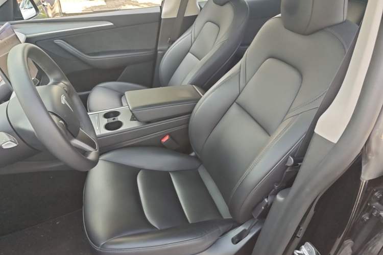 Used Tesla Model Y 2023 Long-Range All-Wheel-Drive Version Left Front Seat