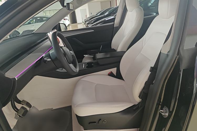 Used Tesla Model Y 2023 Long-Range All-Wheel-Drive Version Left Front Seat