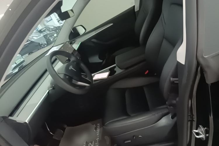 Used Tesla Model Y 2023 Long-Range All-Wheel-Drive Version Left Front Seat