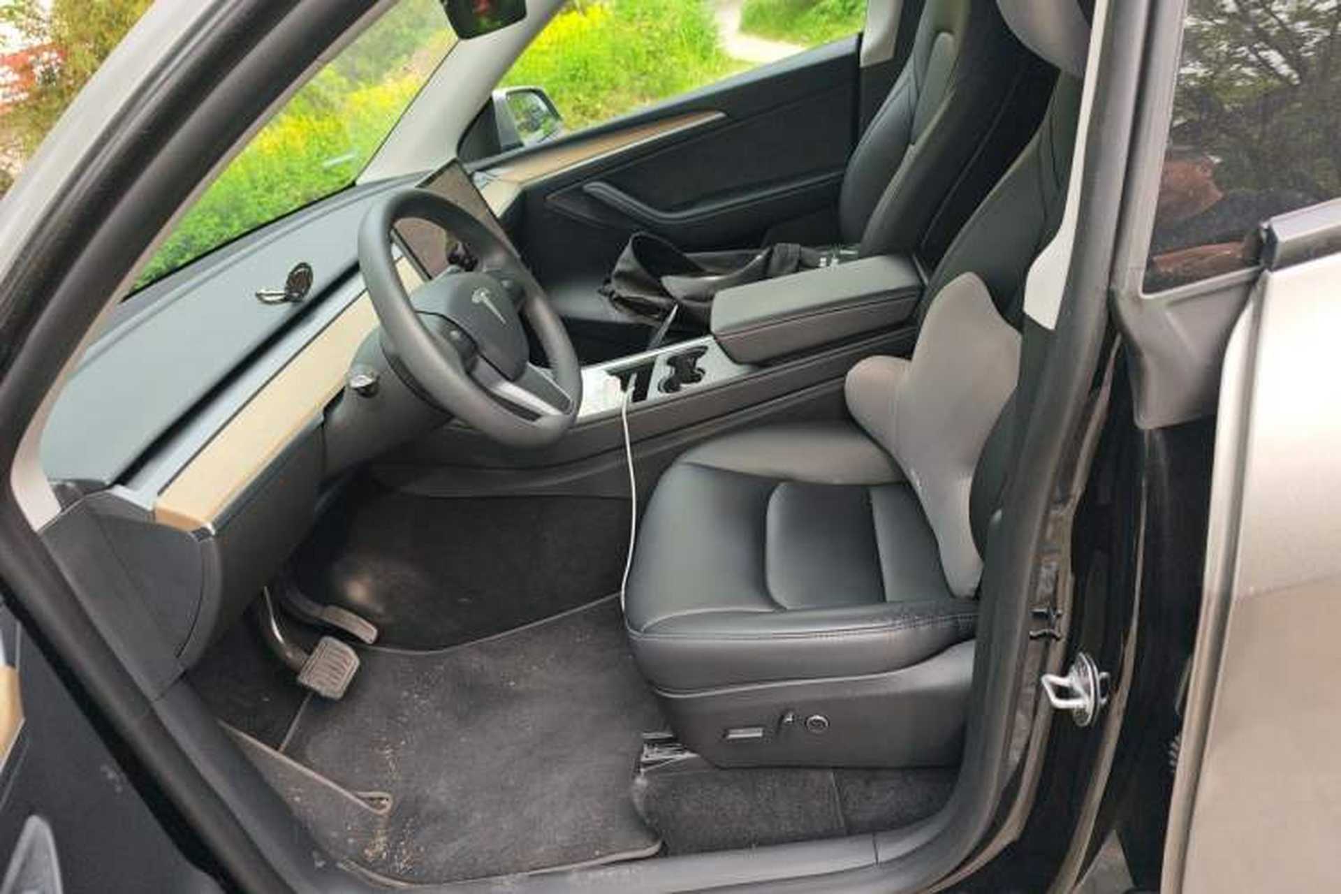 Used Tesla Model Y 2023 Long-Range All-Wheel-Drive Version Left Front Seat