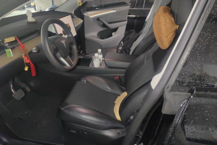Used Tesla Model Y 2023 Long-Range All-Wheel-Drive Version Left Front Seat