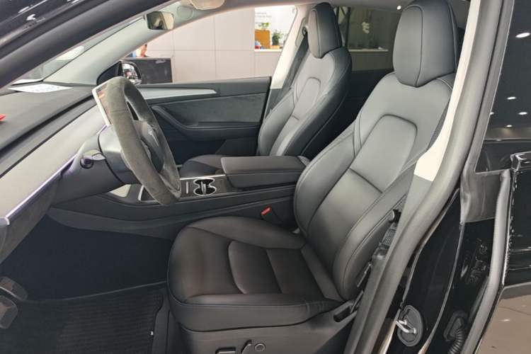 Used Tesla Model Y 2023 Long-Range All-Wheel-Drive Version Left Front Seat