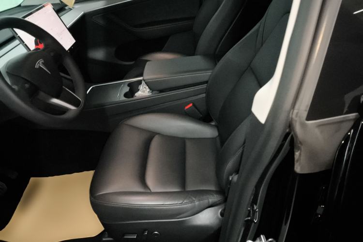 Used Tesla Model Y 2023 Long-Range All-Wheel-Drive Version Left Front Seat