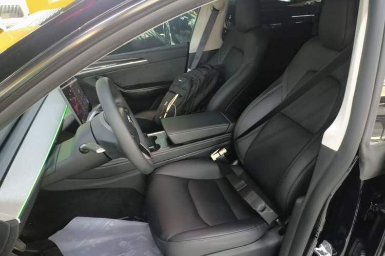 Used Tesla Model Y 2023 Long-Range All-Wheel-Drive Version Left Front Seat