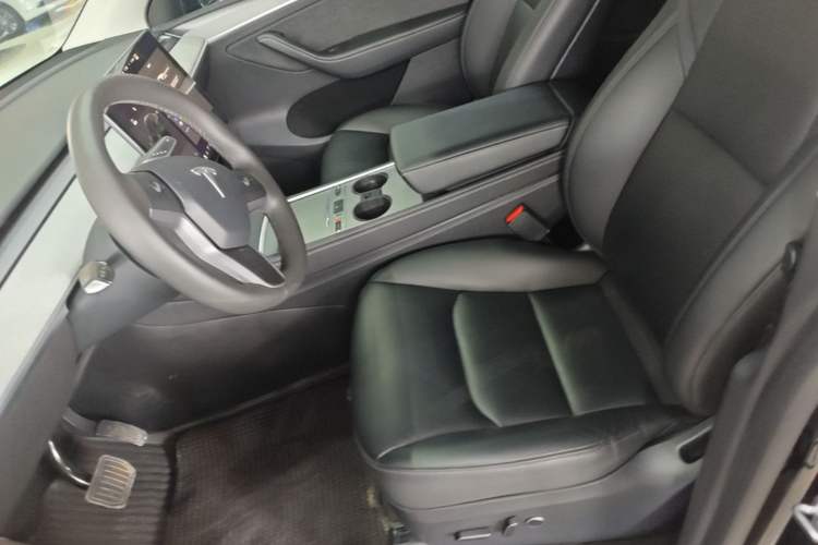 Used Tesla Model Y 2023 Rear-Wheel-Drive Version Left Front Seat