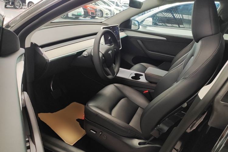 Used Tesla Model Y 2023 Rear-Wheel-Drive Version Left Front Seat