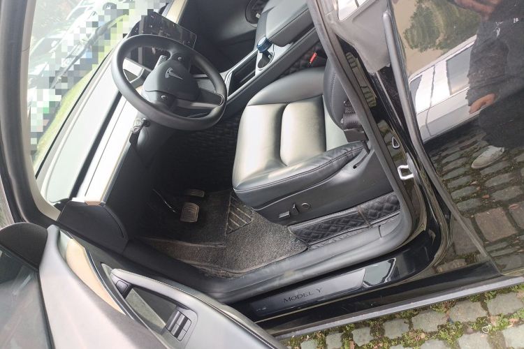 Used Tesla Model Y 2023 Rear-Wheel-Drive Version Left Front Seat