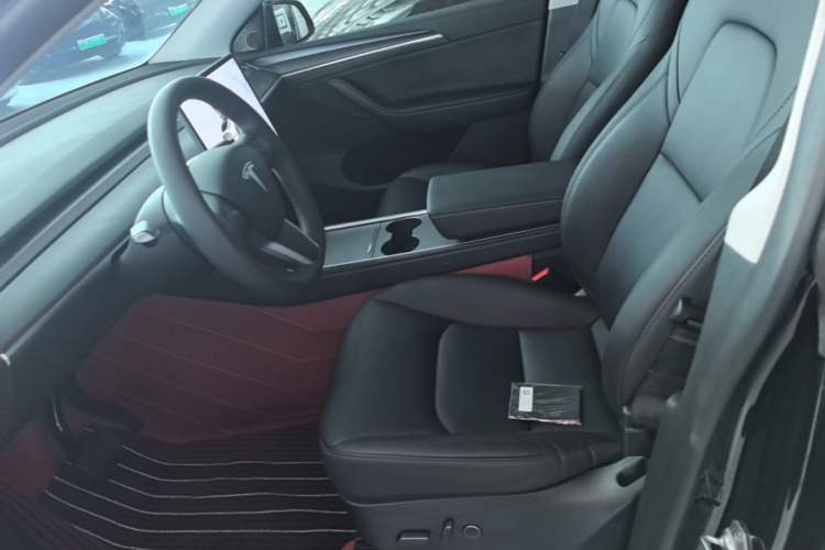 Used Tesla Model Y 2023 Long-Range All-Wheel-Drive Version Left Front Seat
