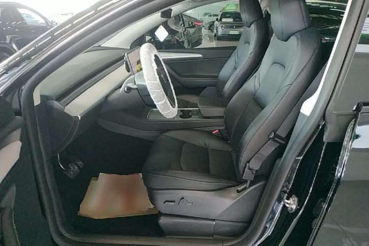 Used Tesla Model Y 2023 Rear-Wheel-Drive Version Left Front Seat