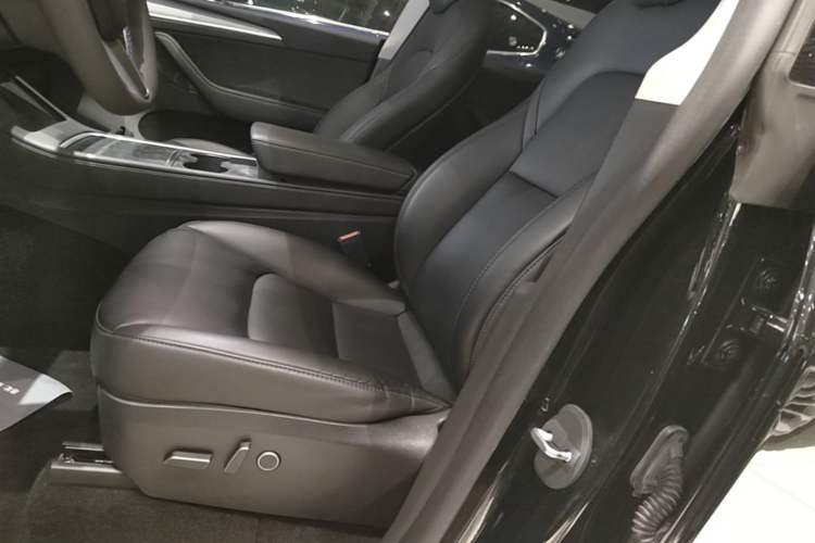 Used Tesla Model Y 2023 Rear-Wheel-Drive Version Left Front Seat