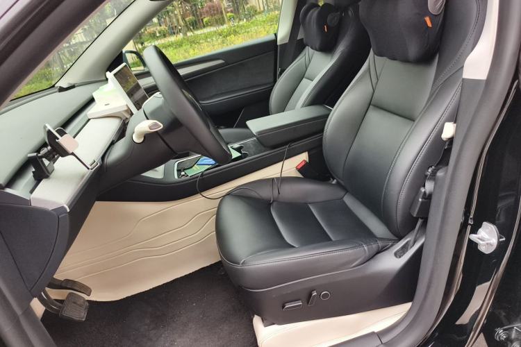 Used Tesla Model Y 2023 Rear-Wheel-Drive Version Left Front Seat