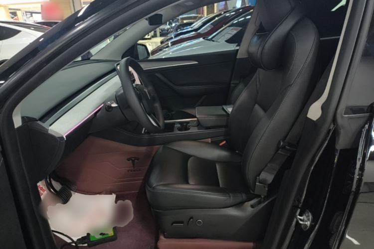 Used Tesla Model Y 2023 Long-Range All-Wheel-Drive Version Left Front Seat