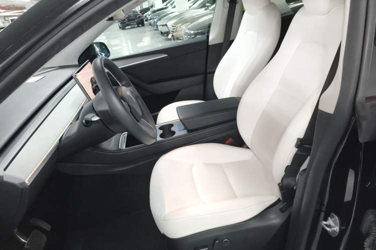 Used Tesla Model Y 2023 Long-Range All-Wheel-Drive Version Left Front Seat