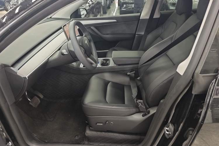 Used Tesla Model Y 2023 Long-Range All-Wheel-Drive Version Left Front Seat