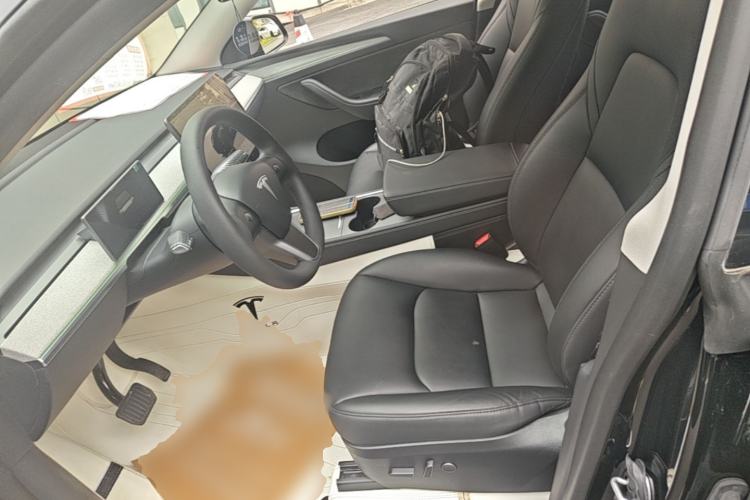 Used Tesla Model Y 2023 Long-Range All-Wheel-Drive Version Left Front Seat