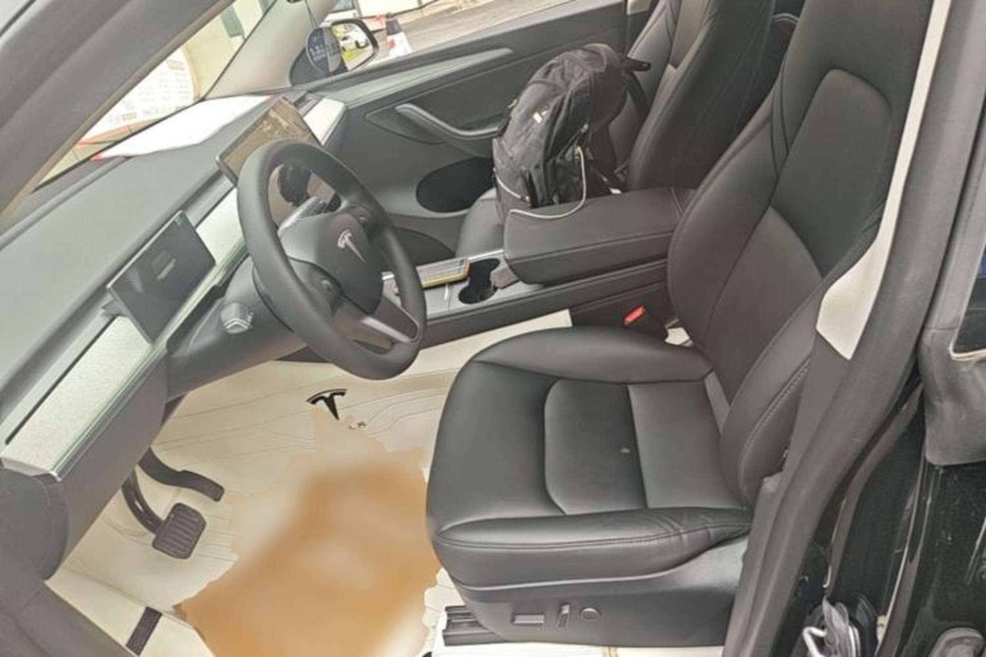 Used Tesla Model Y 2023 Long-Range All-Wheel-Drive Version Left Front Seat