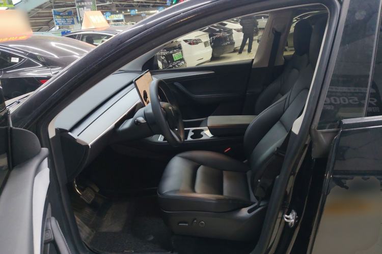 Used Tesla Model Y 2023 Long-Range All-Wheel-Drive Version Left Front Seat
