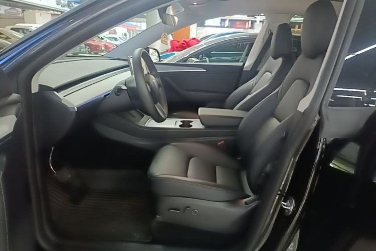 Used Tesla Model Y 2023 Rear-Wheel-Drive Version Left Front Seat