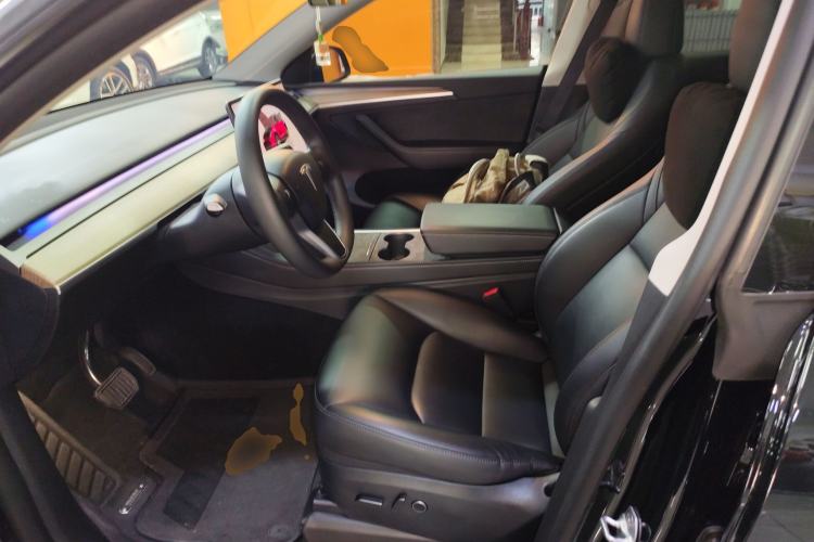 Used Tesla Model Y 2023 Long-Range All-Wheel-Drive Version Left Front Seat