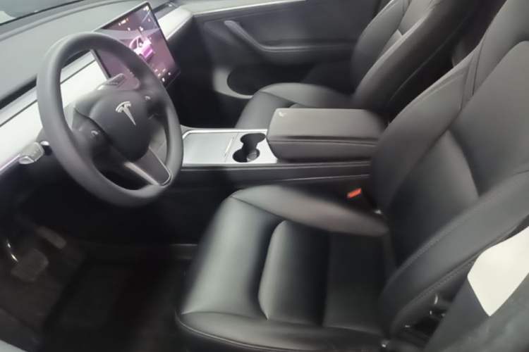 Used Tesla Model Y 2023 Rear-Wheel-Drive Version Left Front Seat