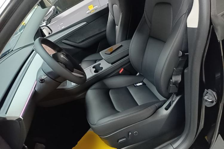 Used Tesla Model Y 2023 Rear-Wheel-Drive Version Left Front Seat