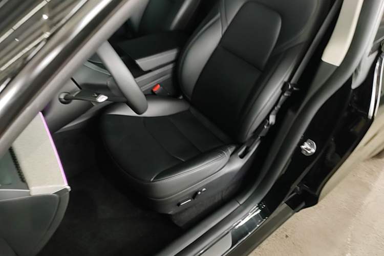 Used Tesla Model Y 2023 Rear-Wheel-Drive Version Left Front Seat