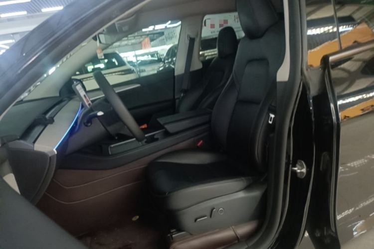 Used Tesla Model Y 2023 Rear-Wheel-Drive Version Left Front Seat