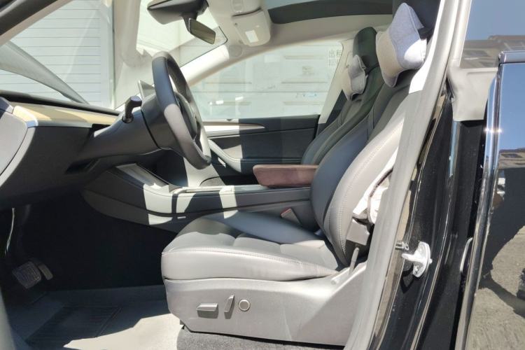 Used Tesla Model Y 2023 Long-Range All-Wheel-Drive Version Left Front Seat