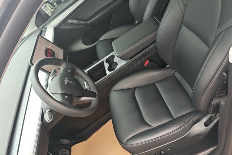 Used Tesla Model Y 2023 Long-Range All-Wheel-Drive Version Left Front Seat