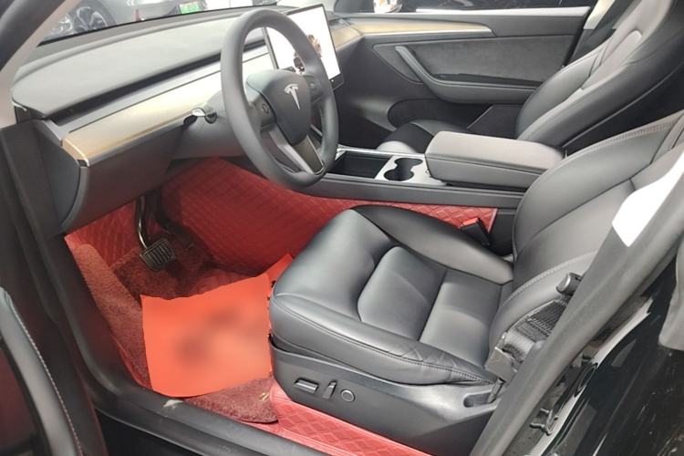 Used Tesla Model Y 2023 Long-Range All-Wheel-Drive Version Left Front Seat