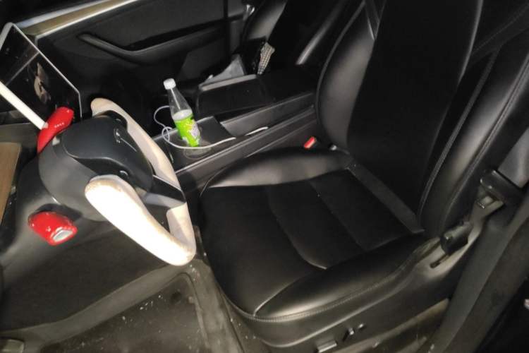 Used Tesla Model Y 2023 Long-Range All-Wheel-Drive Version Left Front Seat