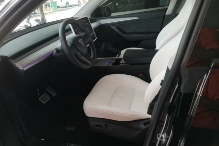 Used Tesla Model Y 2023 Rear-Wheel-Drive Version Left Front Seat
