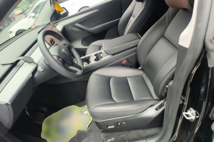Used Tesla Model Y 2023 Rear-Wheel-Drive Version Left Front Seat