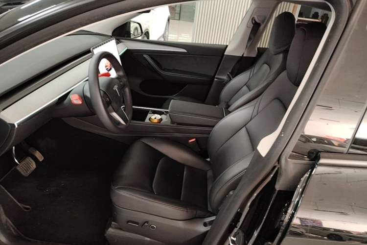 Used Tesla Model Y 2023 Rear-Wheel-Drive Version Left Front Seat