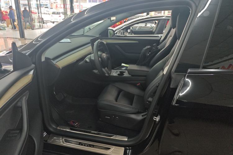 Used Tesla Model Y 2023 Long-Range All-Wheel-Drive Version Left Front Seat