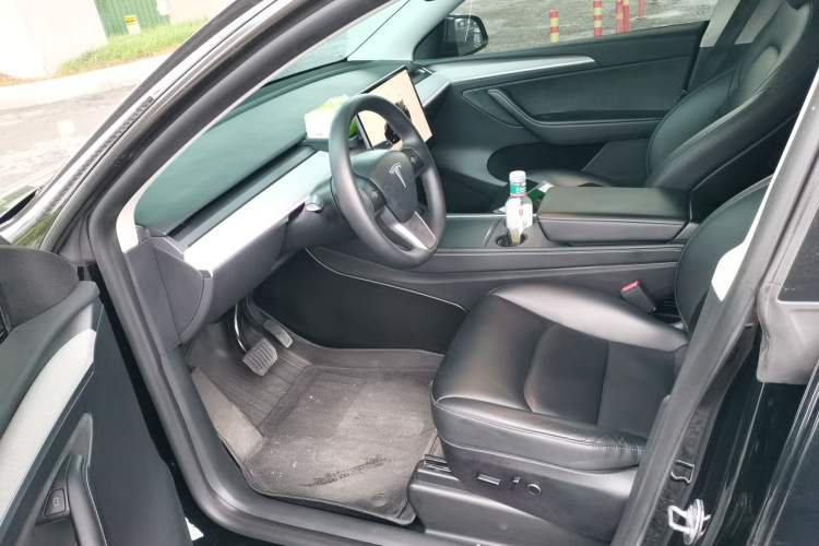 Used Tesla Model Y 2023 Rear-Wheel-Drive Version Left Front Seat