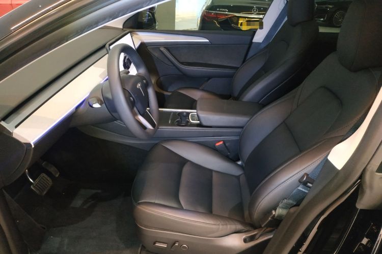 Used Tesla Model Y 2023 Long-Range All-Wheel-Drive Version Left Front Seat