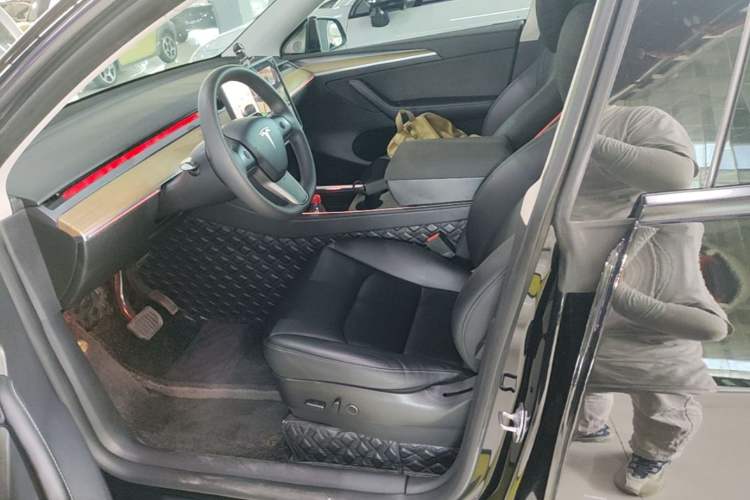 Used Tesla Model Y 2023 Rear-Wheel-Drive Version Left Front Seat