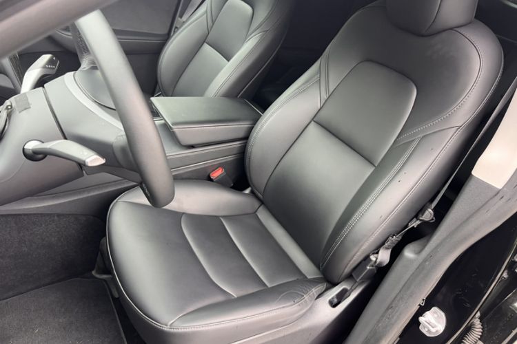 Used Tesla Model Y 2023 Long-Range All-Wheel-Drive Version Left Front Seat