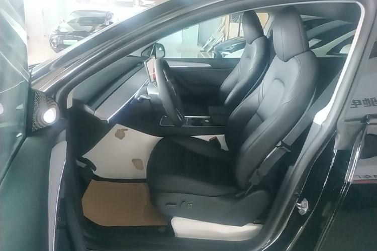 Used Tesla Model Y 2023 Long-Range All-Wheel-Drive Version Left Front Seat