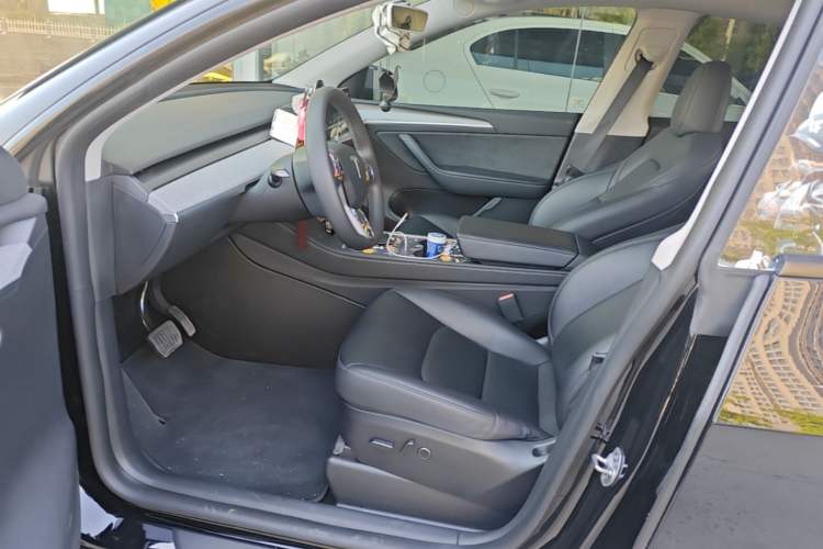 Used Tesla Model Y 2023 Rear-Wheel-Drive Version Left Front Seat