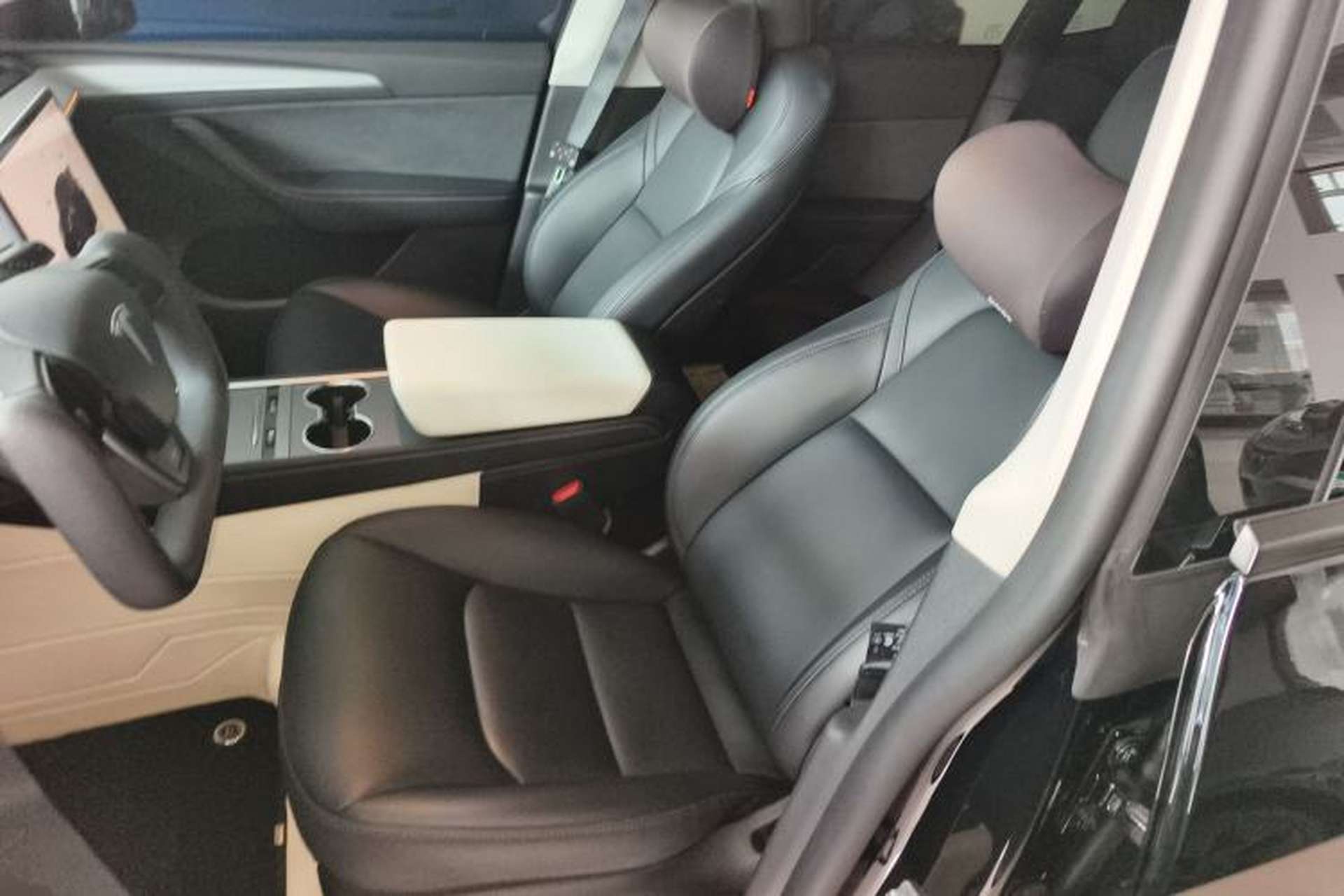Used Tesla Model Y 2023 Long-Range All-Wheel-Drive Version Left Front Seat
