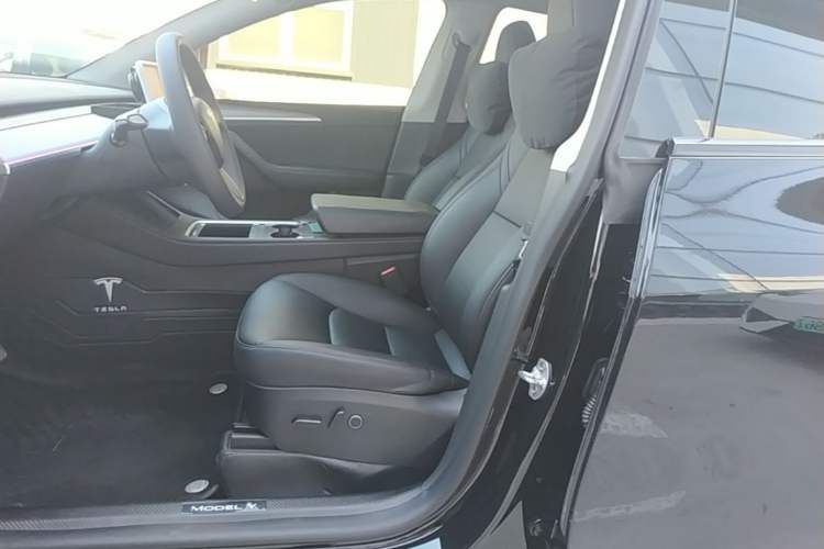 Used Tesla Model Y 2023 Rear-Wheel-Drive Version Left Front Seat