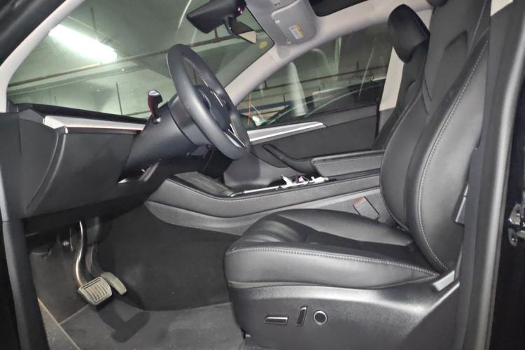 Used Tesla Model Y 2023 Rear-Wheel-Drive Version Left Front Seat