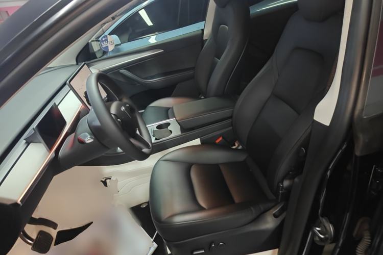 Used Tesla Model Y 2023 Long-Range All-Wheel-Drive Version Left Front Seat