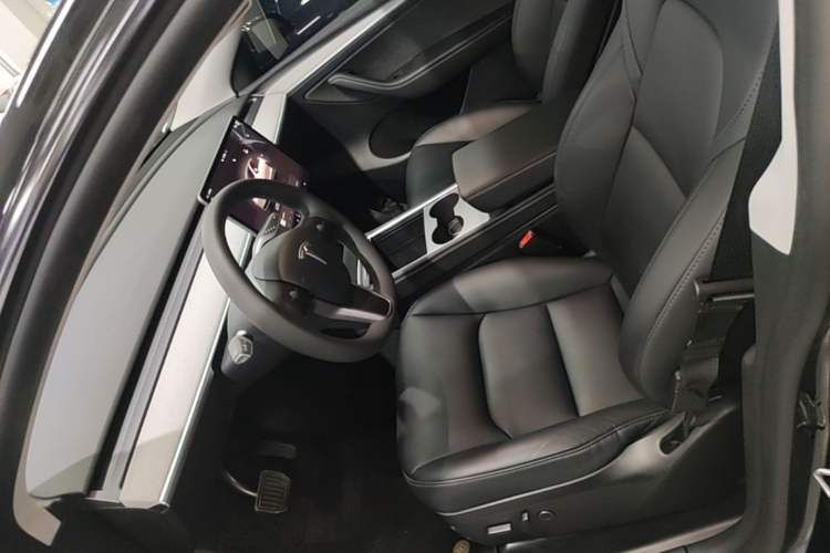 Used Tesla Model Y 2023 Long-Range All-Wheel-Drive Version Left Front Seat