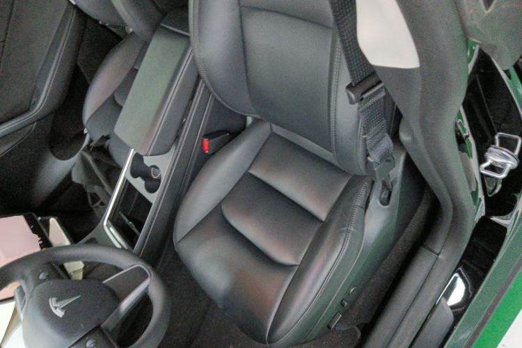 Used Tesla Model Y 2023 Long-Range All-Wheel-Drive Version Left Front Seat